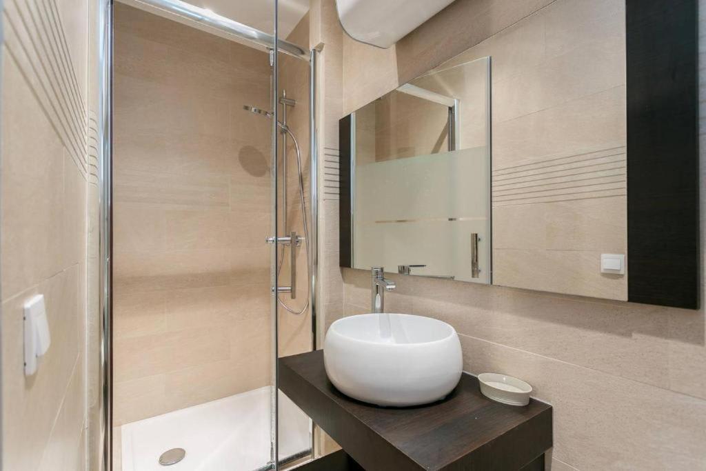 דירות פריז Modernized Studio - Meters From The Invalides Gardens מראה חיצוני תמונה
